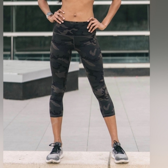 ZYIA Pants - ZYIA Active Forest Camo Luxe Hi-Rise Capri 20" Leggings 12
